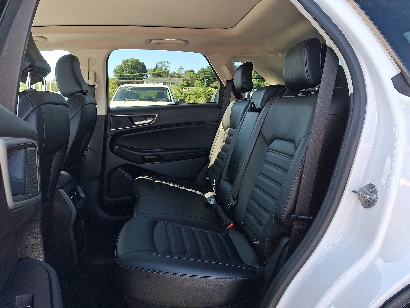 Certified 2024 Ford Edge SEL w/ Convenience Package AWD/4WD image 11