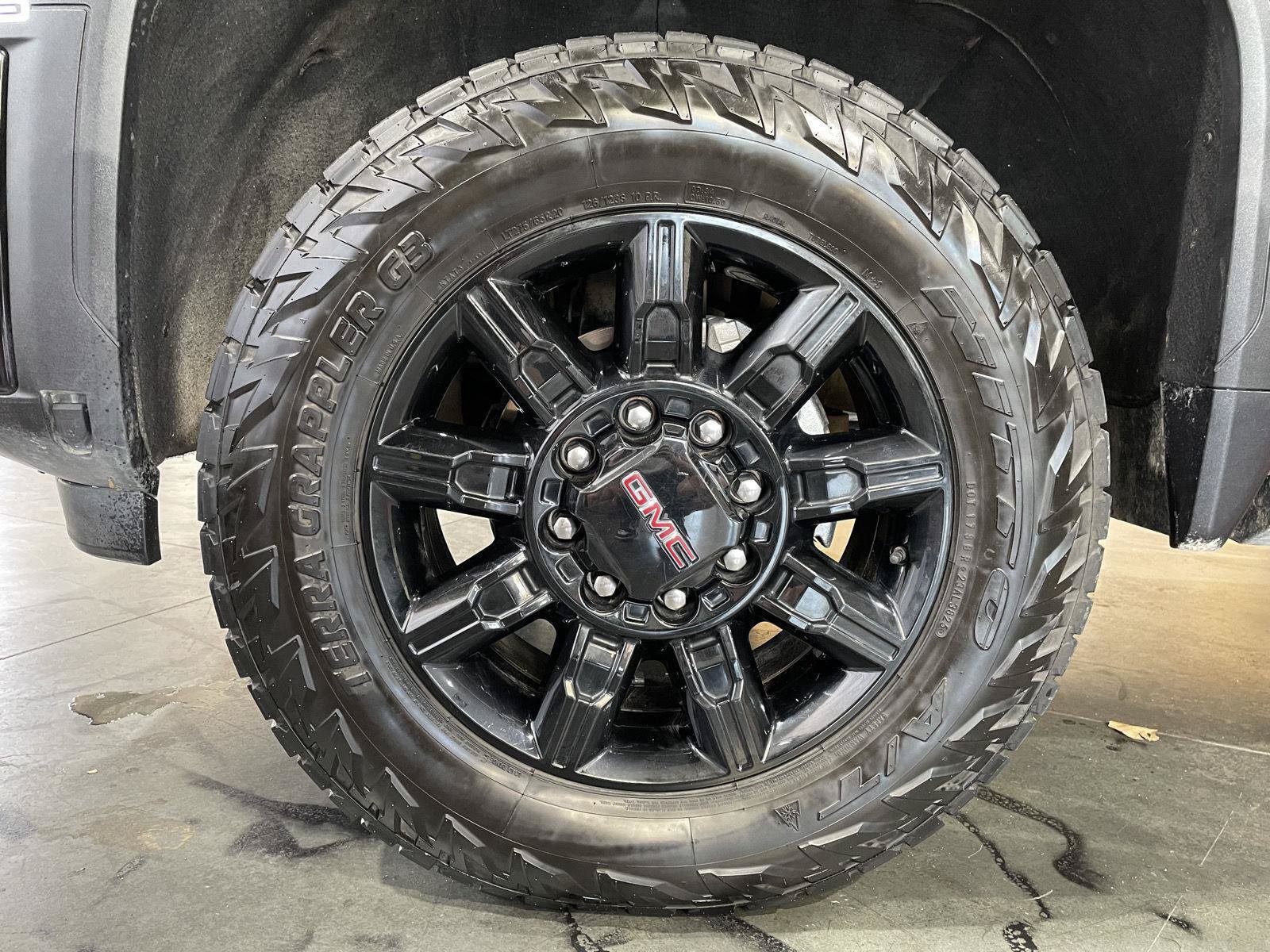 Used 2024 GMC Sierra 2500 AT4 w/ AT4 Premium Plus Package AWD/4WD image 10
