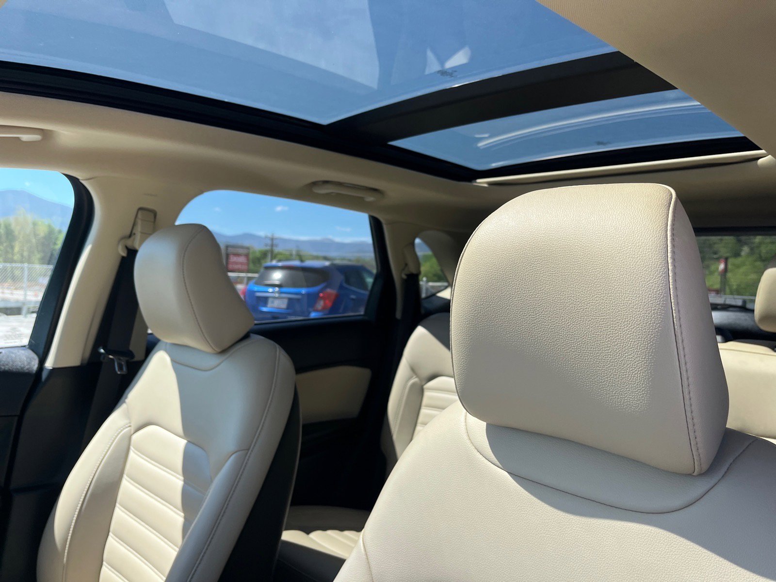 Certified 2022 Ford Edge SEL w/ Convenience Package AWD/4WD image 7