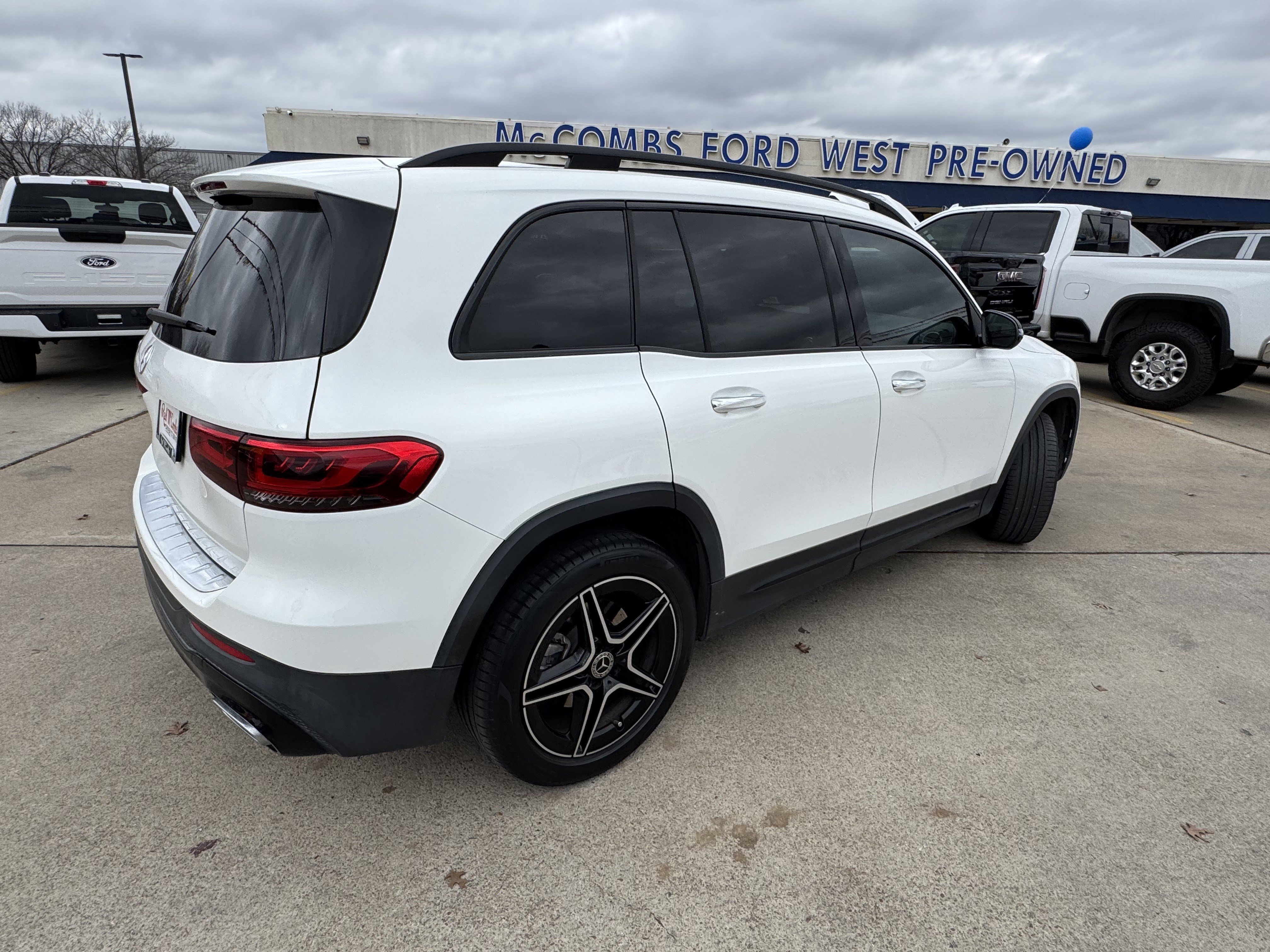 Used 2023 Mercedes-Benz GLB 250 image 4