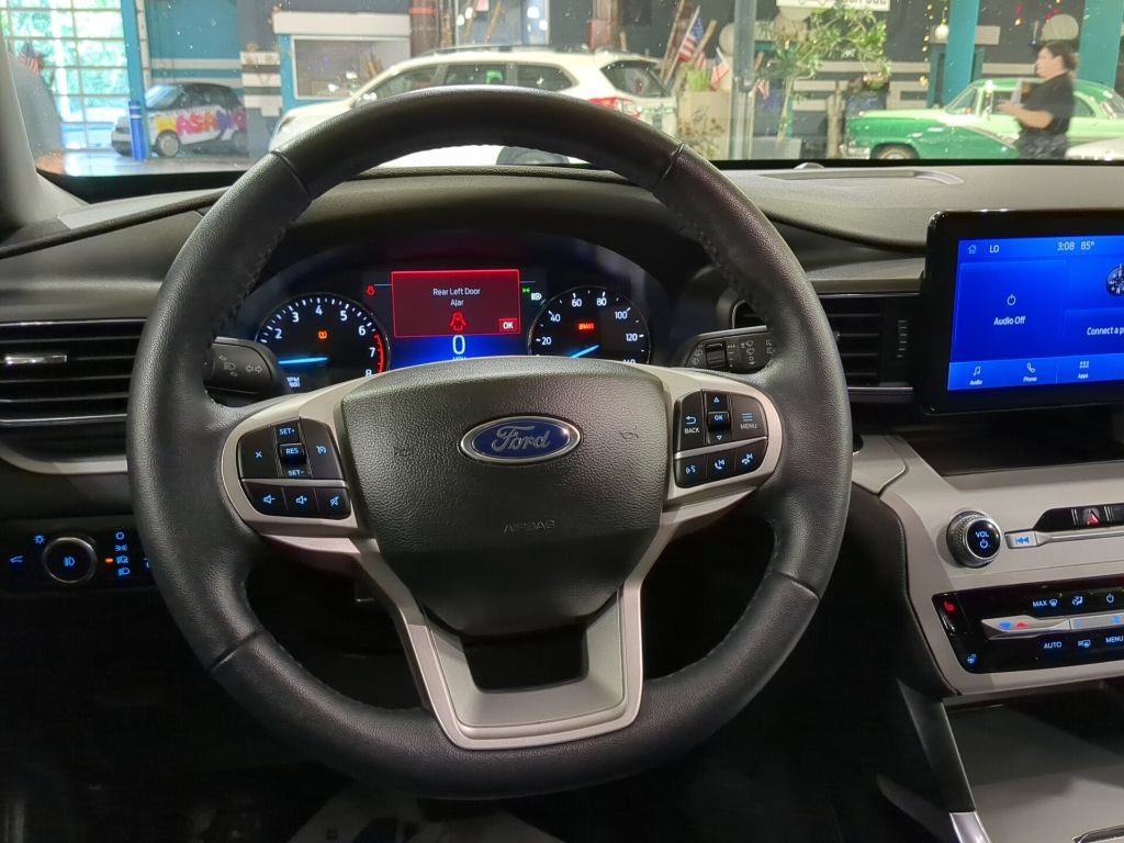 Certified 2023 Ford Explorer XLT w/ Equipment Group 202A AWD/4WD image 2