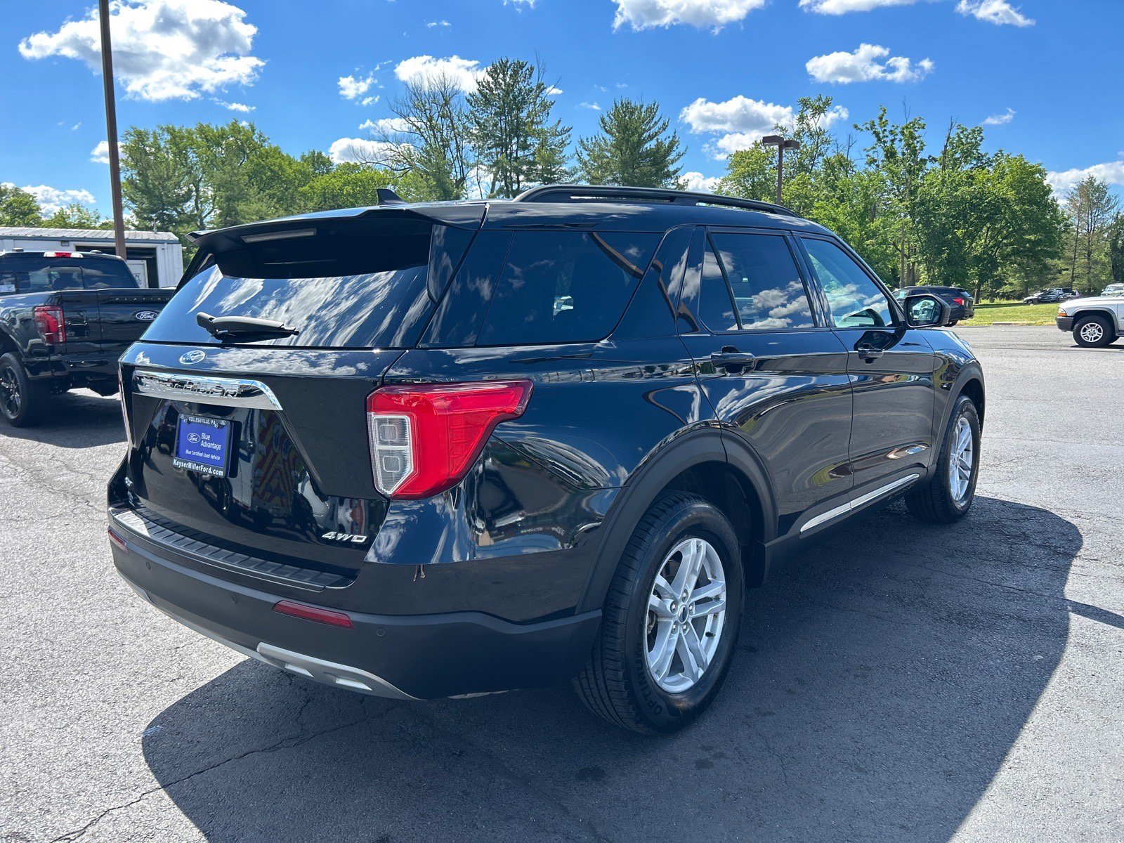Certified 2024 Ford Explorer XLT w/ Equipment Group 202A AWD/4WD image 17