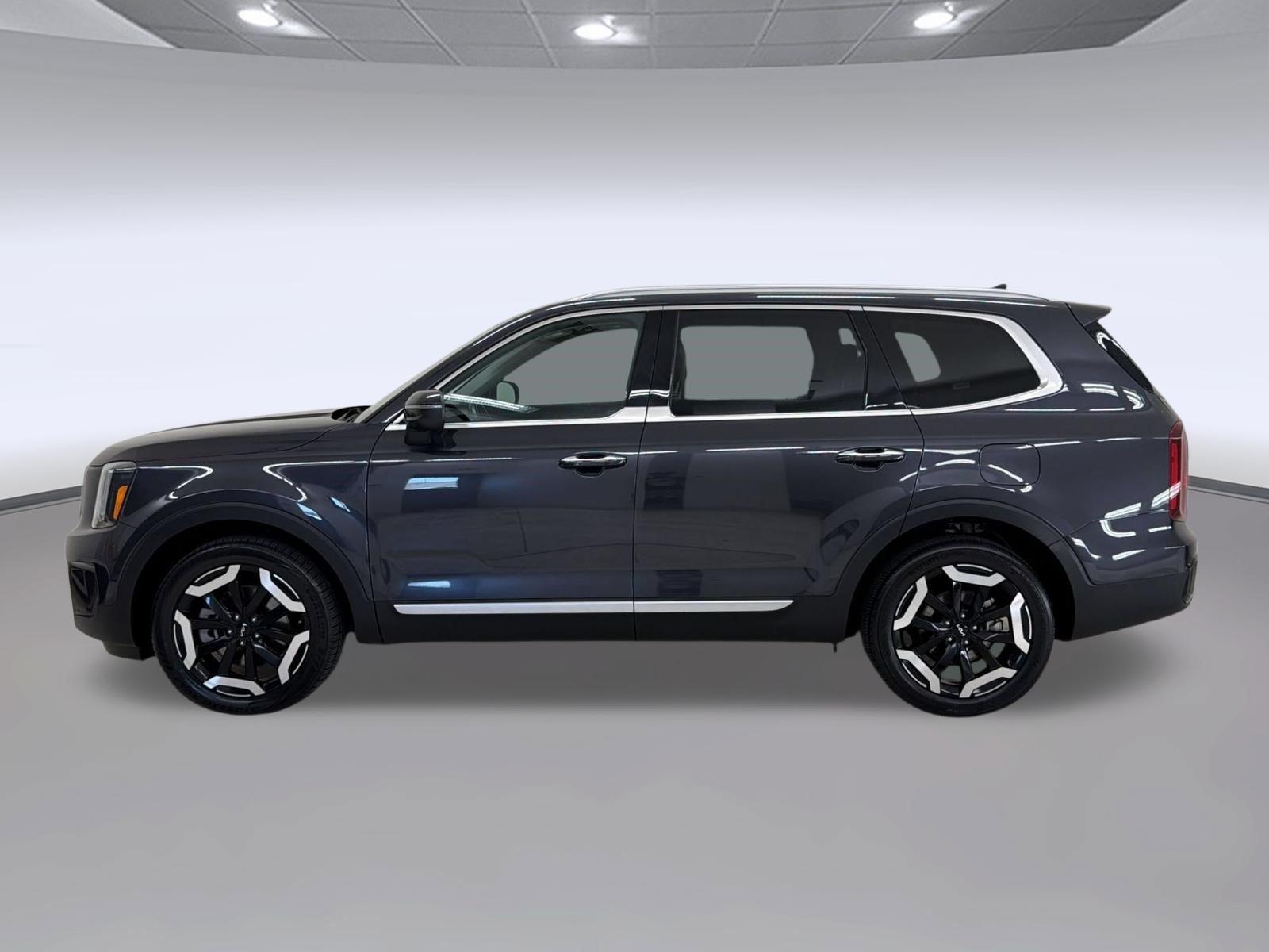 Used 2025 Kia Telluride S FWD image 2