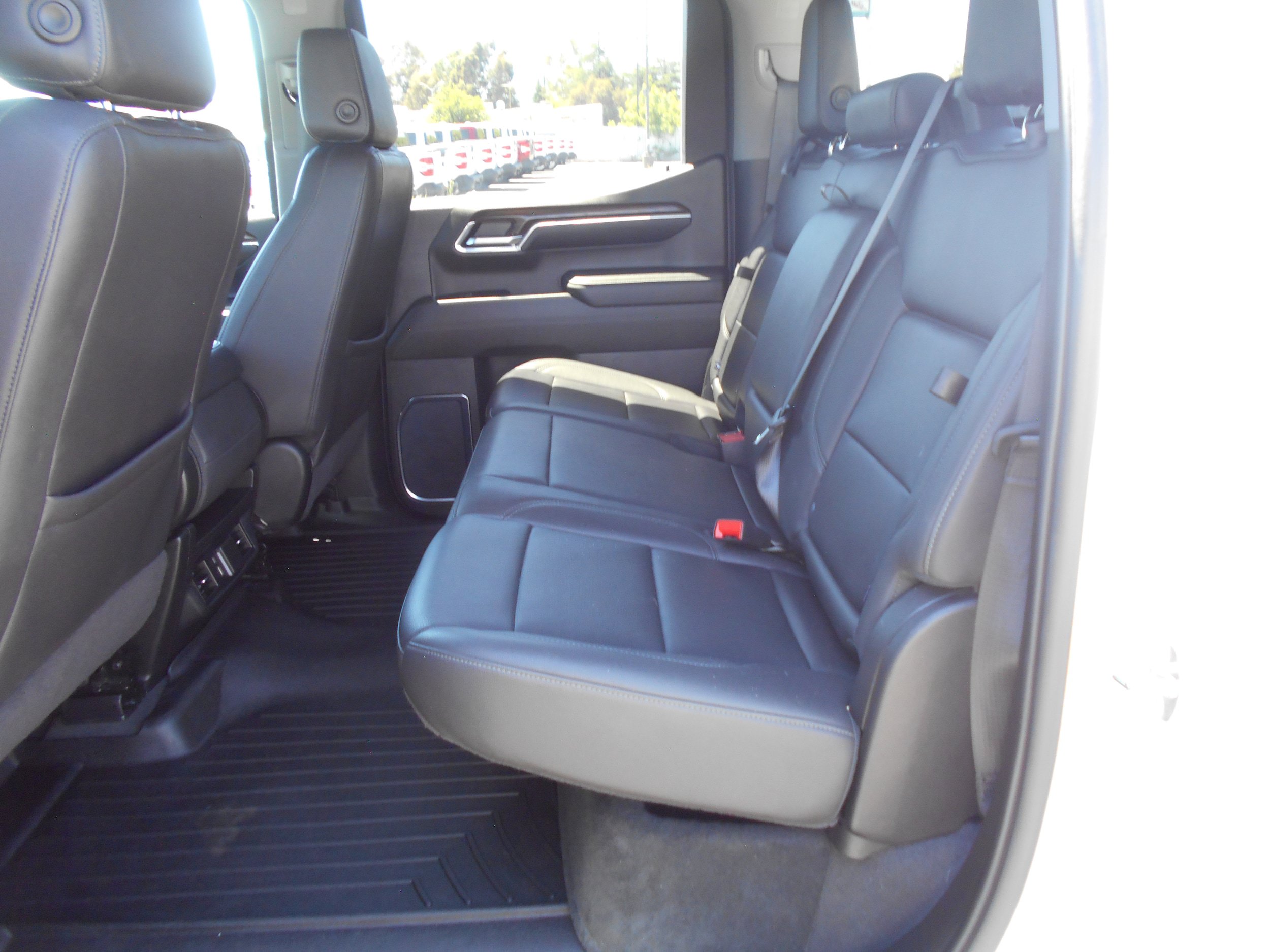 Used 2024 GMC Sierra 1500 SLT AWD/4WD image 7