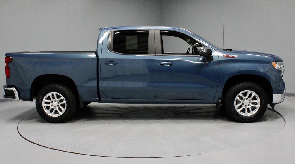 Used 2024 Chevrolet Silverado 1500 LT AWD/4WD image 12