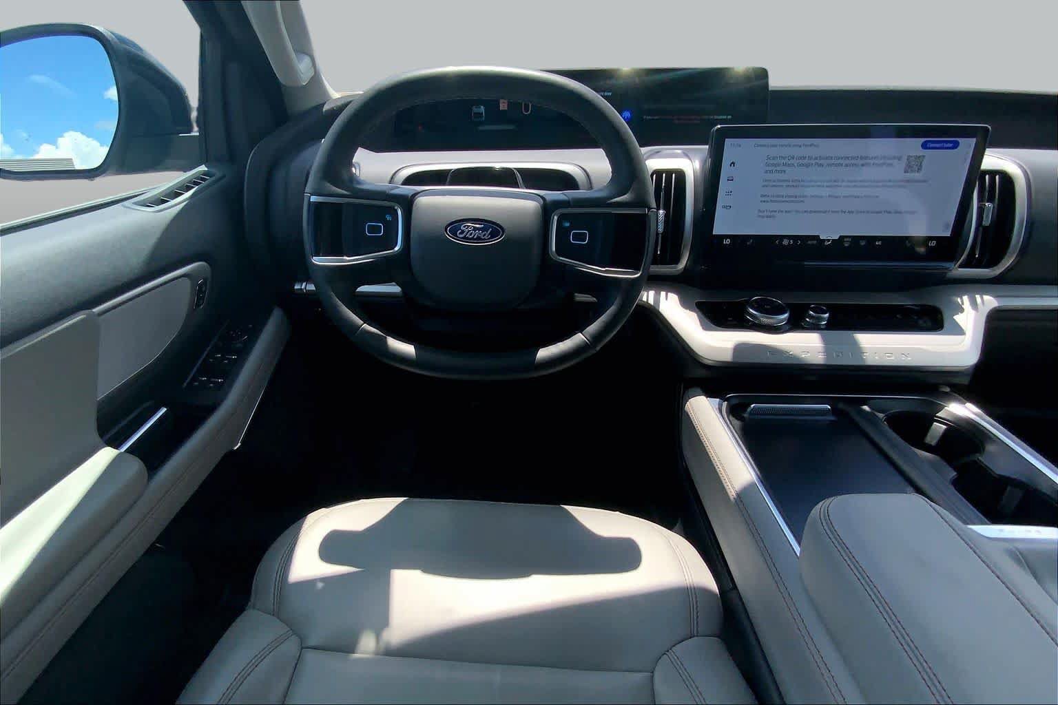 Certified 2025 Ford Expedition Active AWD/4WD image 6