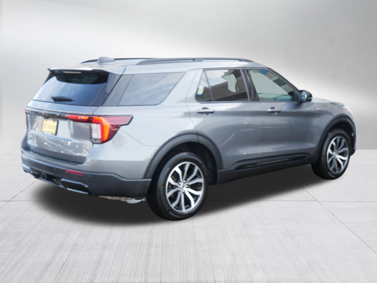 Certified 2025 Ford Explorer ST-Line image 5