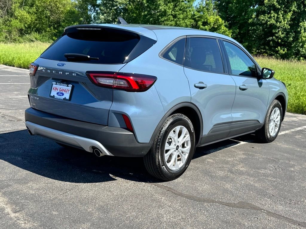 Certified 2025 Ford Escape Active w/ Cold Weather Package FWD image 9