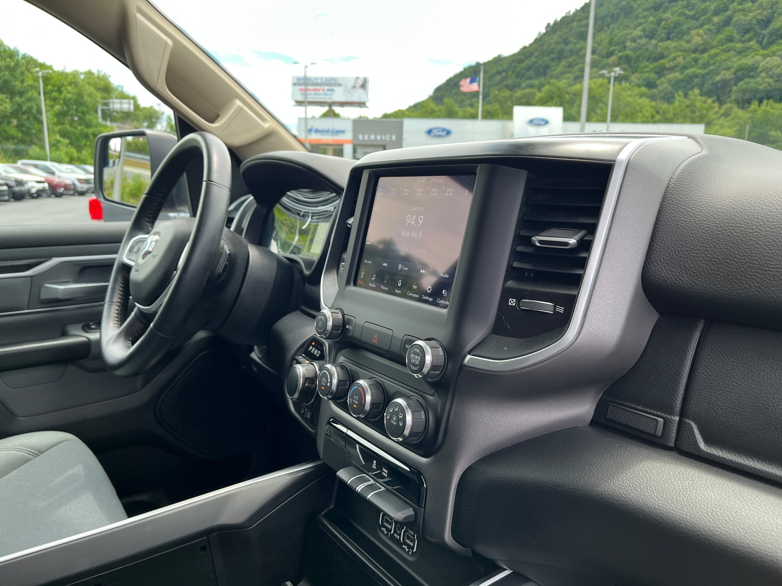 Used 2020 RAM 1500 Big Horn AWD/4WD image 14