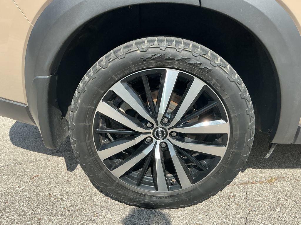 Used 2023 Nissan Pathfinder Platinum w/ Cargo Package AWD/4WD image 10