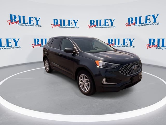 Certified 2024 Ford Edge SEL w/ Convenience Package AWD/4WD image 2