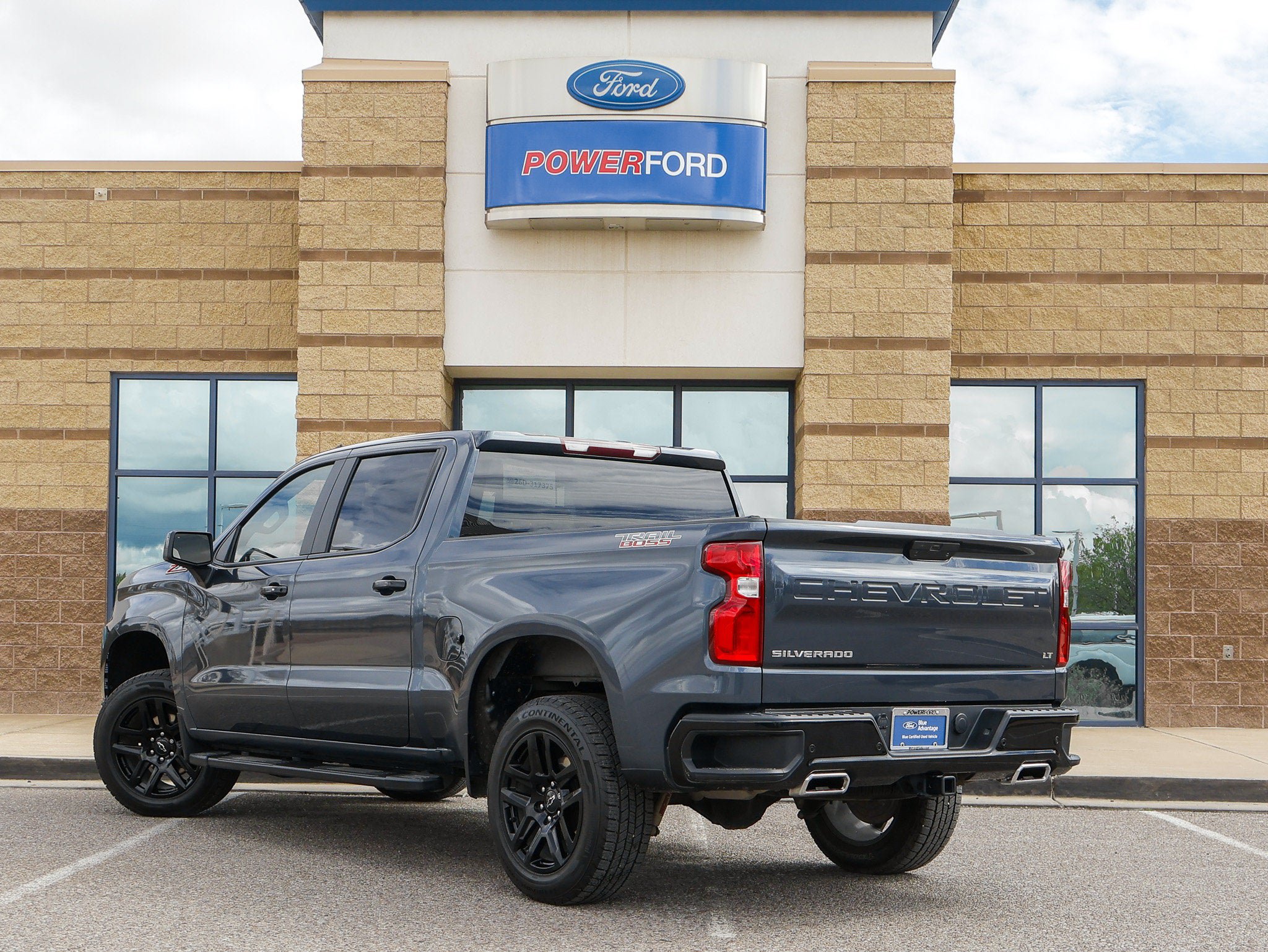 Used 2022 Chevrolet Silverado 1500 LT Trail Boss w/ Safety Package AWD/4WD image 8