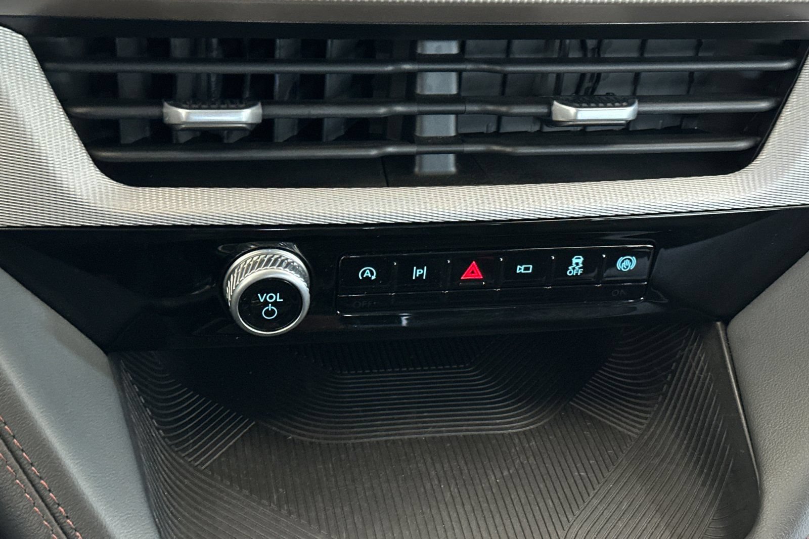 Certified 2025 Ford Explorer Active w/ Active Comfort Package AWD/4WD image 22