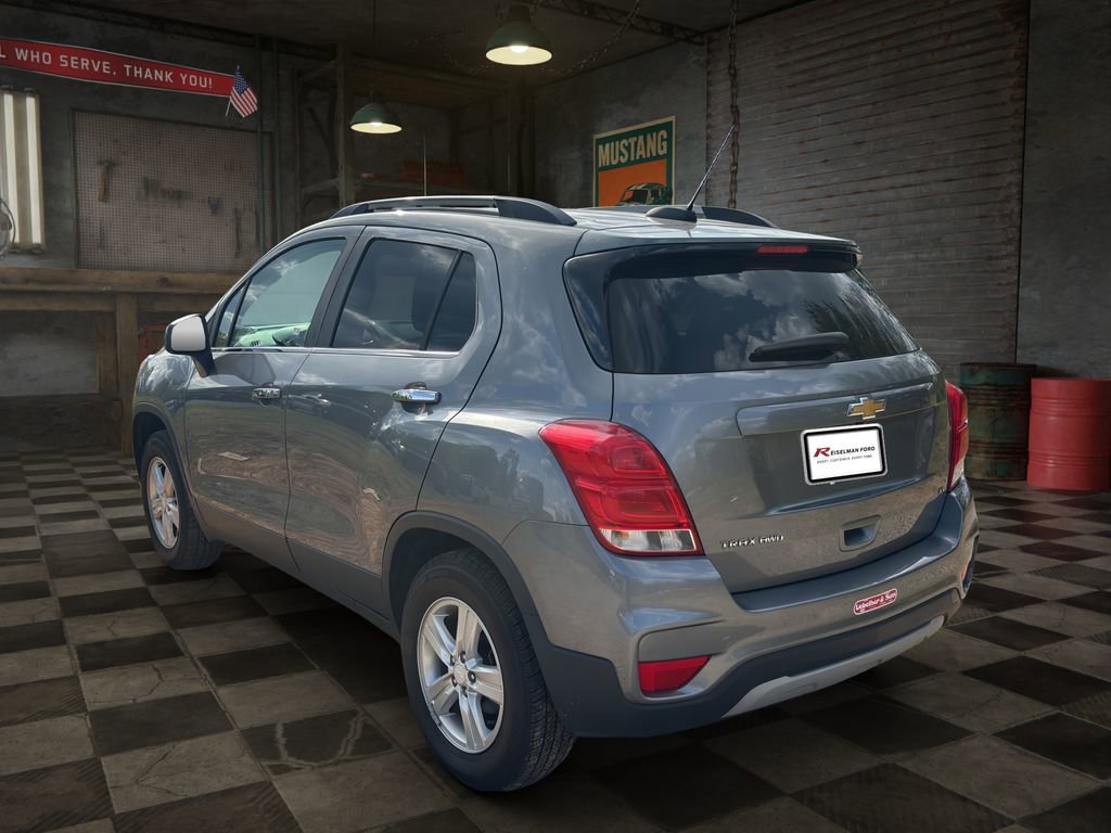 Used 2020 Chevrolet Trax LT w/ LT Convenience Package image 4