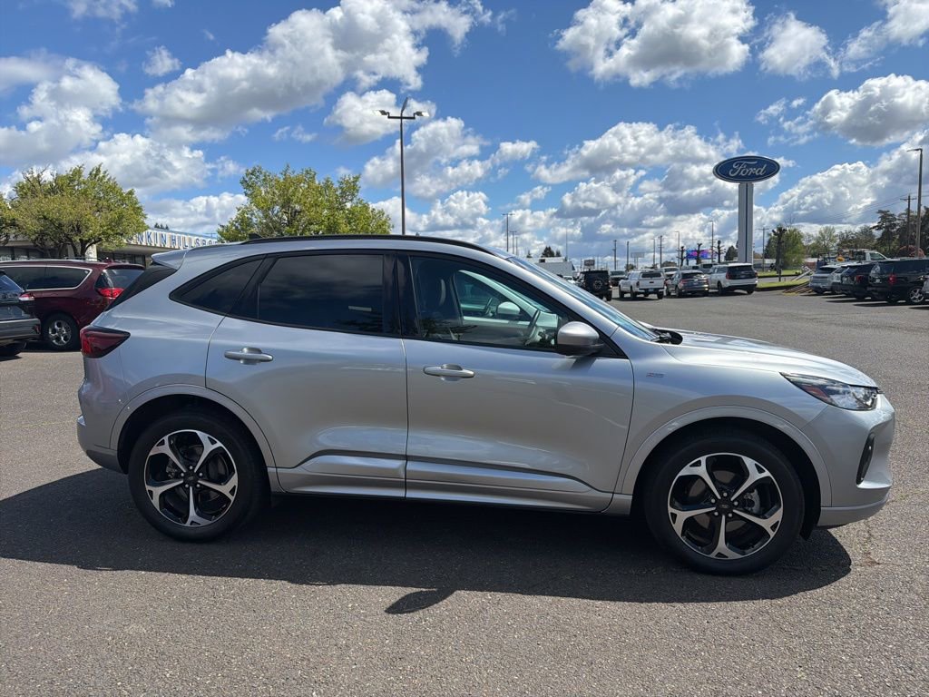 Certified 2023 Ford Escape ST-Line Select w/ Tech Pack #2 AWD/4WD image 5