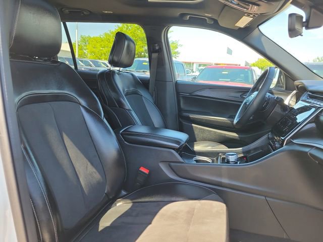 Used 2024 Jeep Grand Cherokee L Altitude AWD/4WD image 29