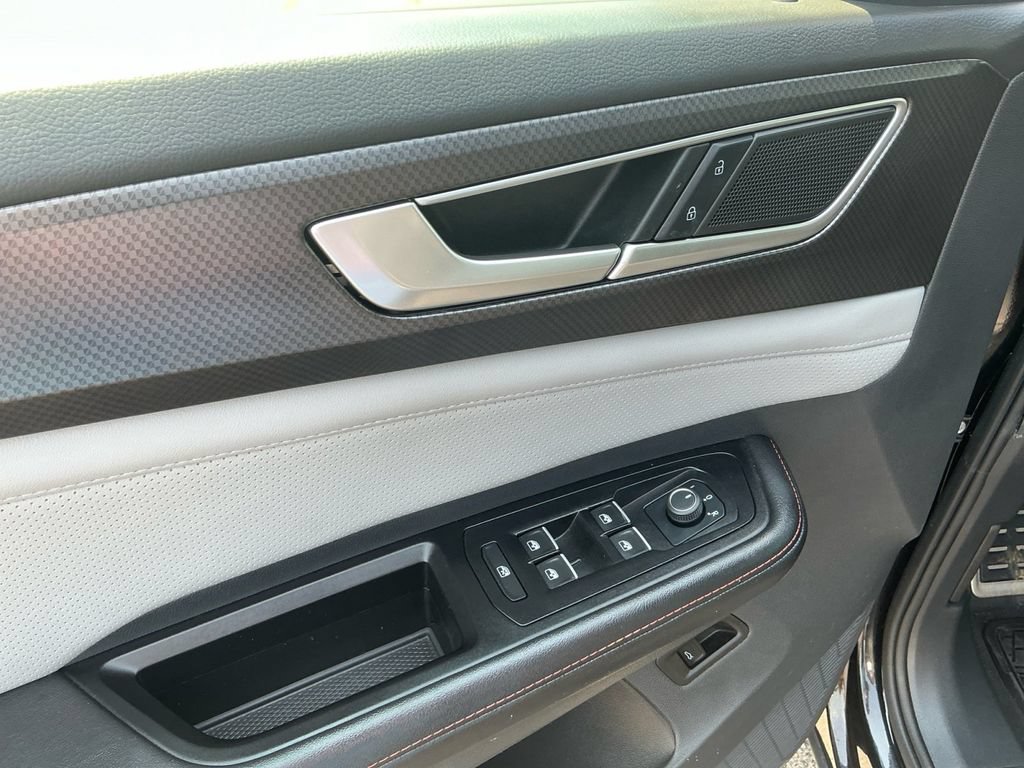 Used 2024 Volkswagen Atlas Peak Edition SE AWD/4WD image 16