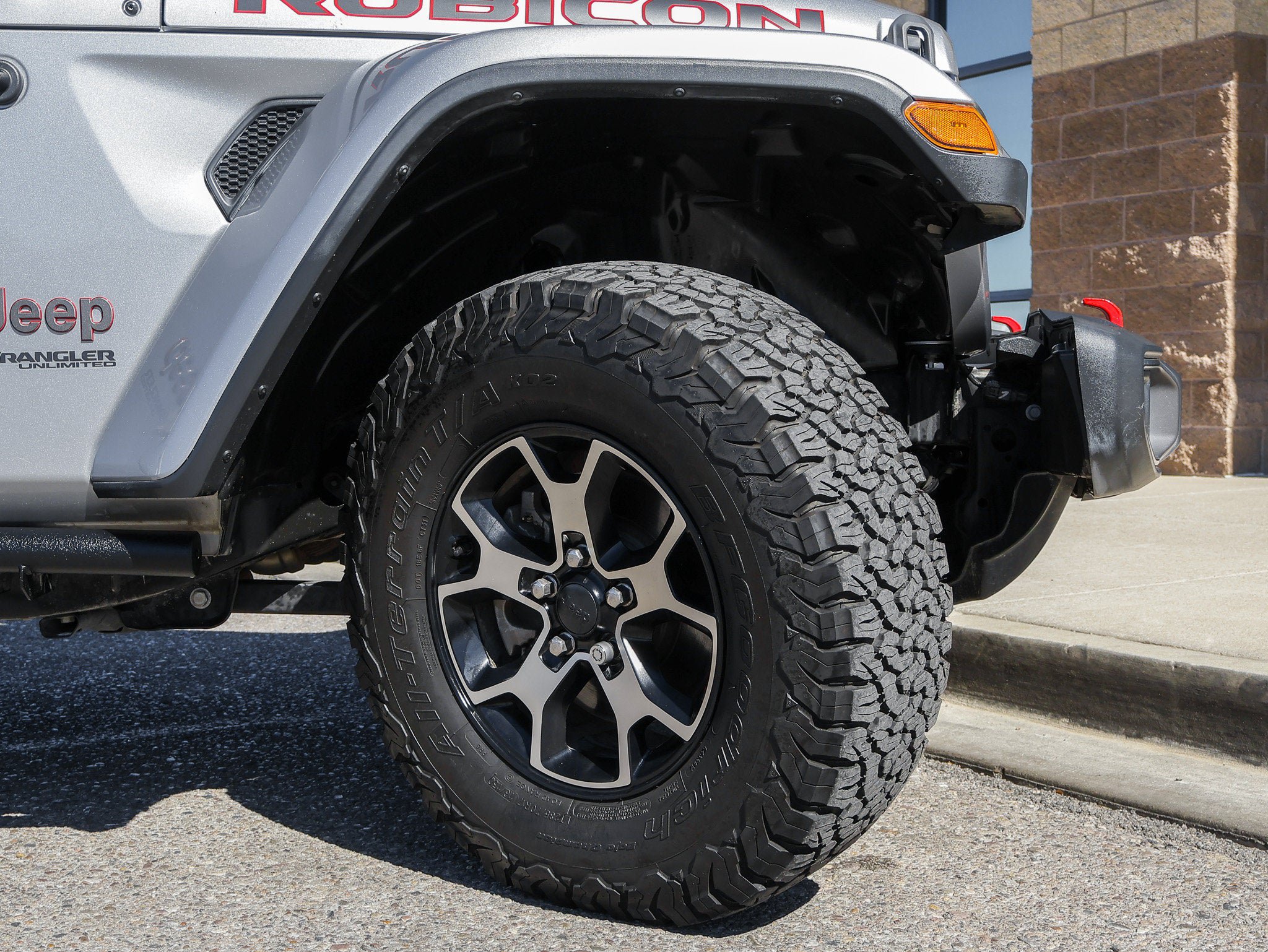 Used 2018 Jeep Wrangler Unlimited Rubicon w/ Safety Group AWD/4WD image 13