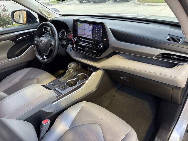 Used 2022 Toyota Highlander Limited image 13