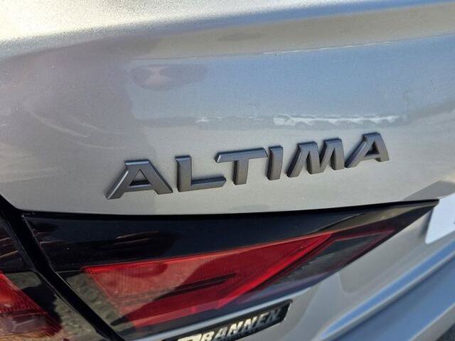 Used 2023 Nissan Altima 2.5 SV w/ SV Premium Package FWD image 11