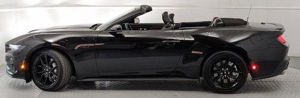 Certified 2025 Ford Mustang GT Premium RWD image 5