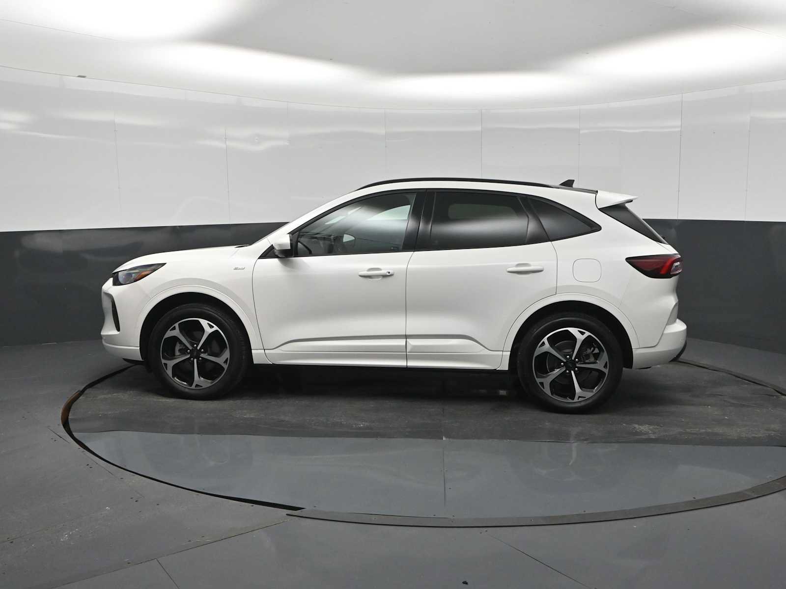 Certified 2025 Ford Escape ST-Line Elite w/ Premium Technology Package AWD/4WD image 4