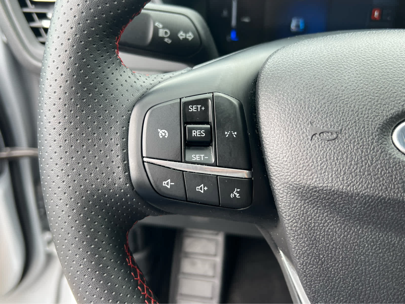 Certified 2025 Ford Escape ST-Line Select AWD/4WD image 32