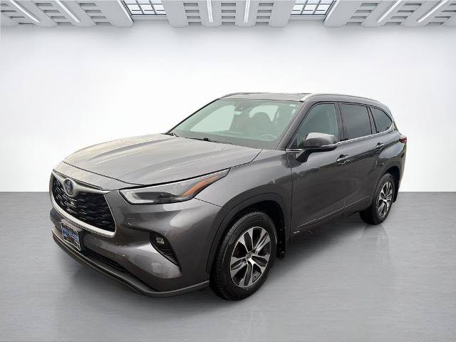 Used 2022 Toyota Highlander XLE AWD/4WD image 7