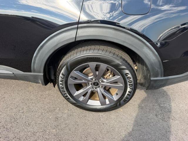Certified 2022 Ford Explorer XLT w/ Equipment Group 202A AWD/4WD image 9