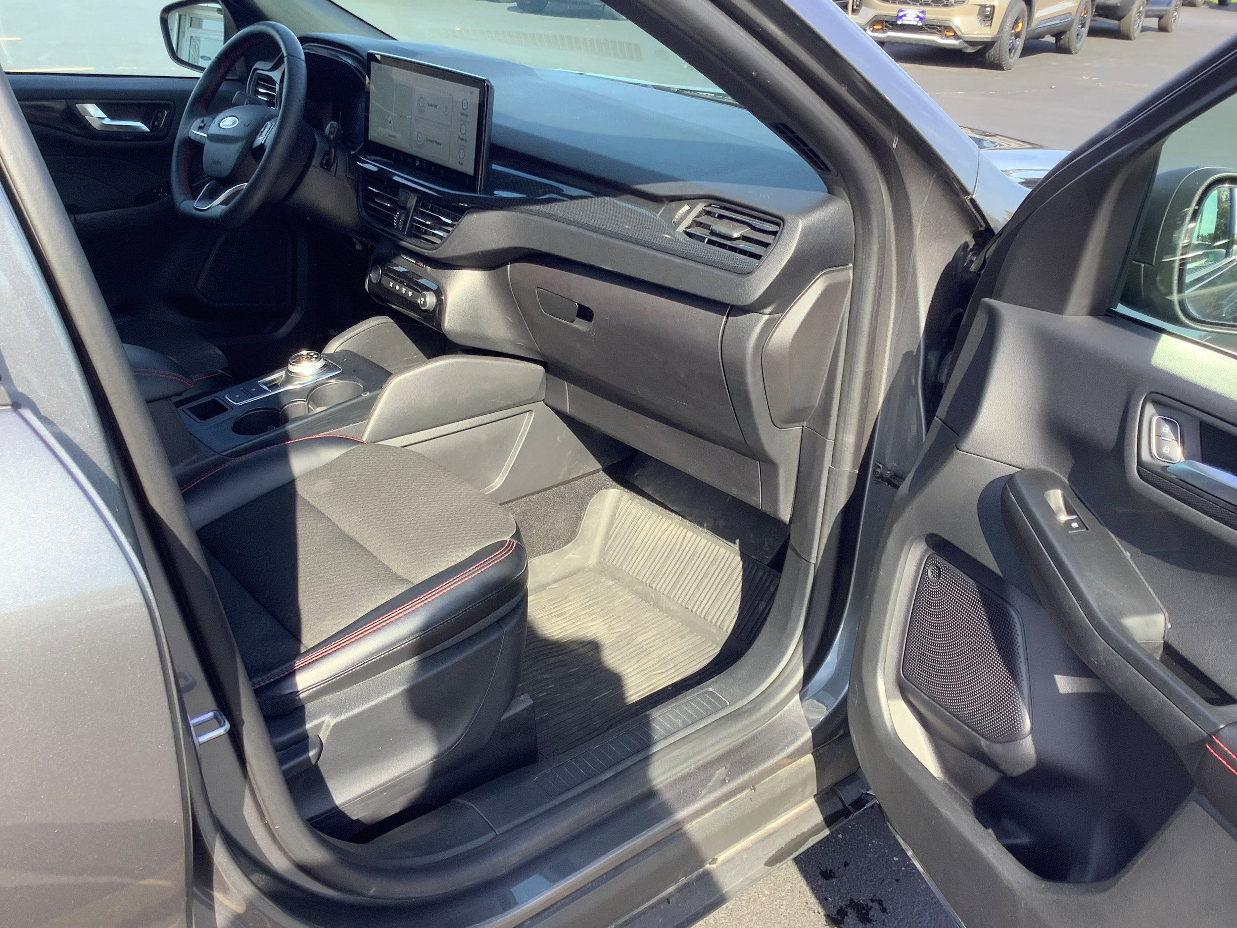 Certified 2024 Ford Escape ST-Line w/ Tech Pack #1 AWD/4WD image 9
