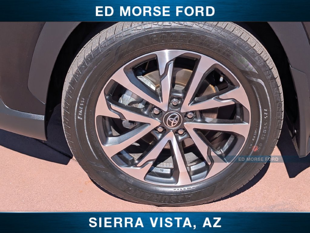 Used 2025 Toyota Corolla Cross XLE AWD/4WD image 24