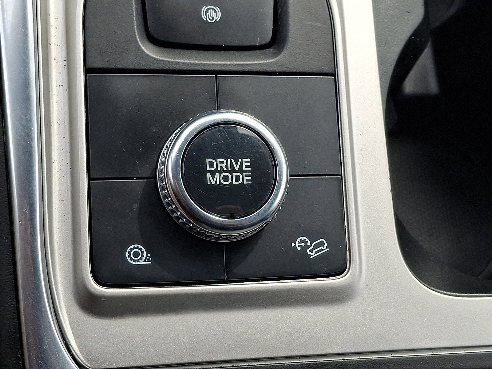 Certified 2022 Ford Explorer Limited w/ Limited Technology Package image 26