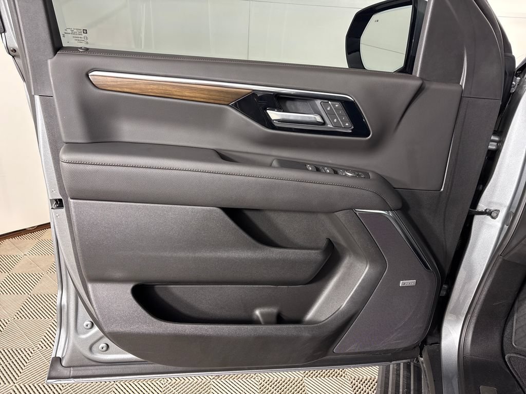 Used 2026 Chevrolet Tahoe High Country w/ LPO, Illumination Package AWD/4WD image 22