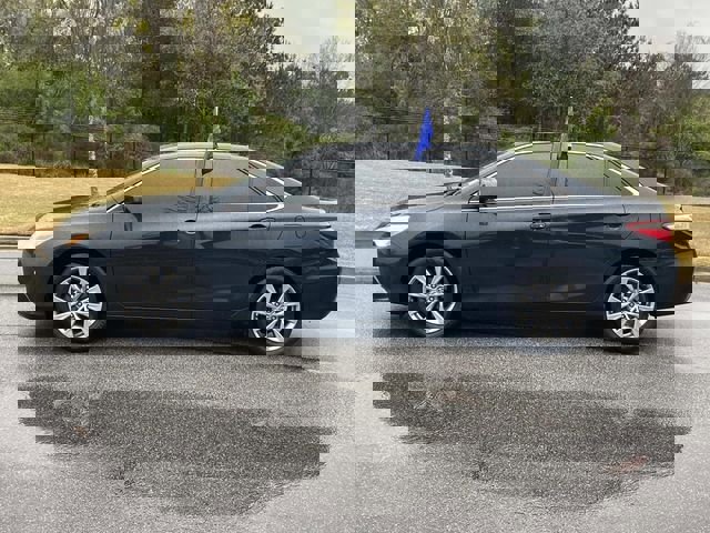 Used 2017 Toyota Camry XLE image 2