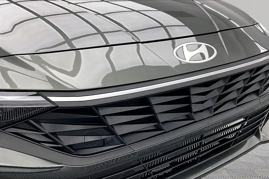 Used 2025 Hyundai Elantra Sport FWD image 28
