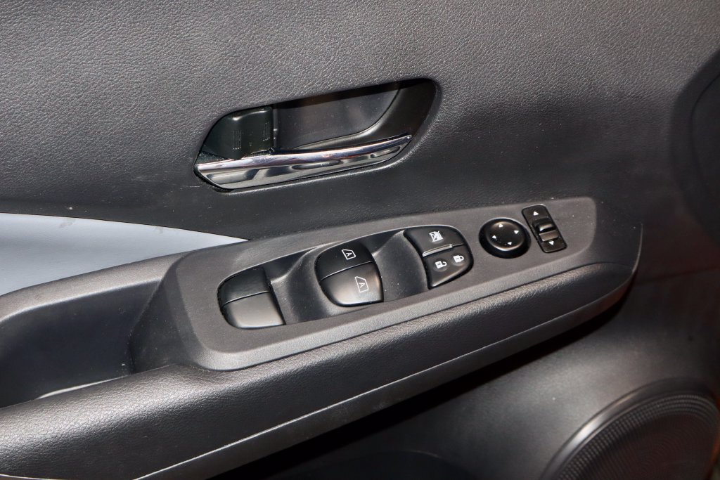 Used 2024 Nissan Kicks SR w/ SR Premium Package FWD image 24