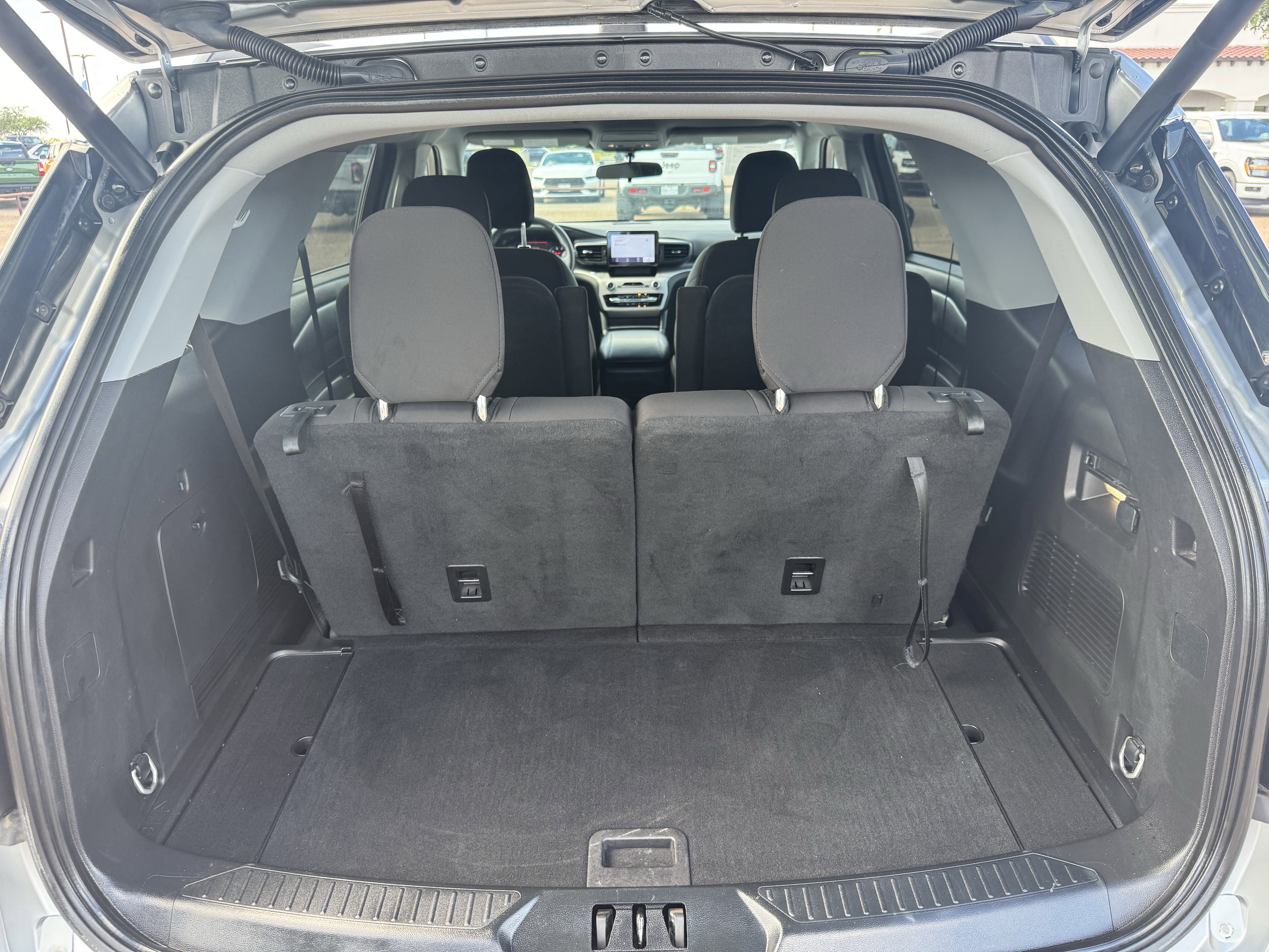 Certified 2024 Ford Explorer XLT RWD image 27