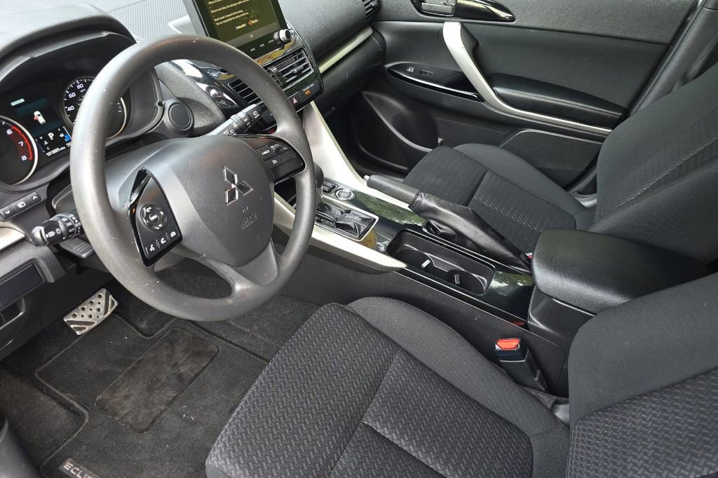 Used 2022 Mitsubishi Eclipse Cross LE image 10