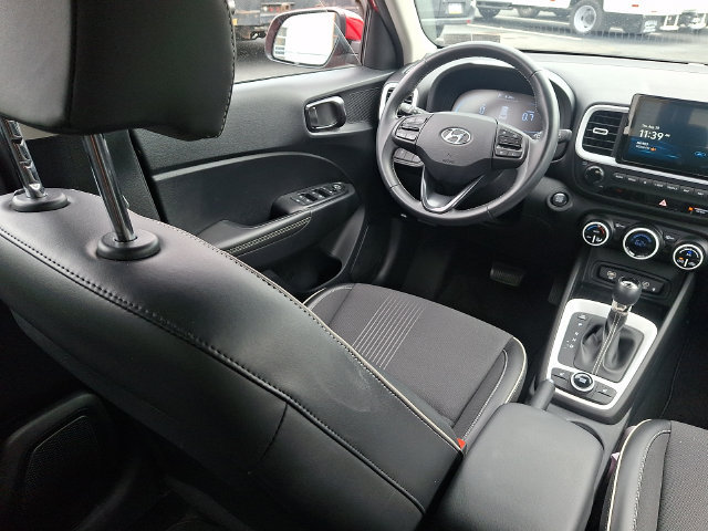 Used 2023 Hyundai Venue Limited FWD image 17