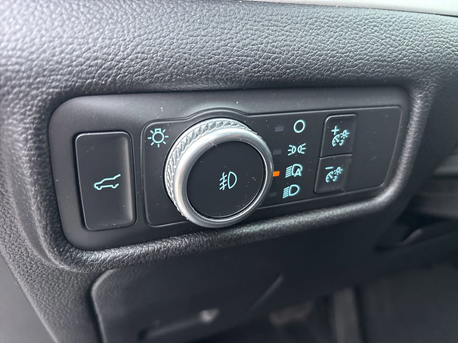 Certified 2021 Ford Explorer XLT w/ Equipment Group 202A image 17