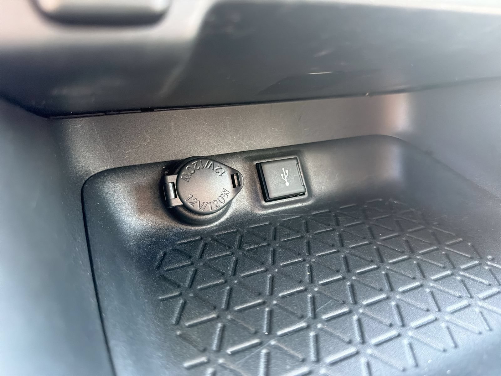 Used 2021 Toyota RAV4 LE FWD image 31