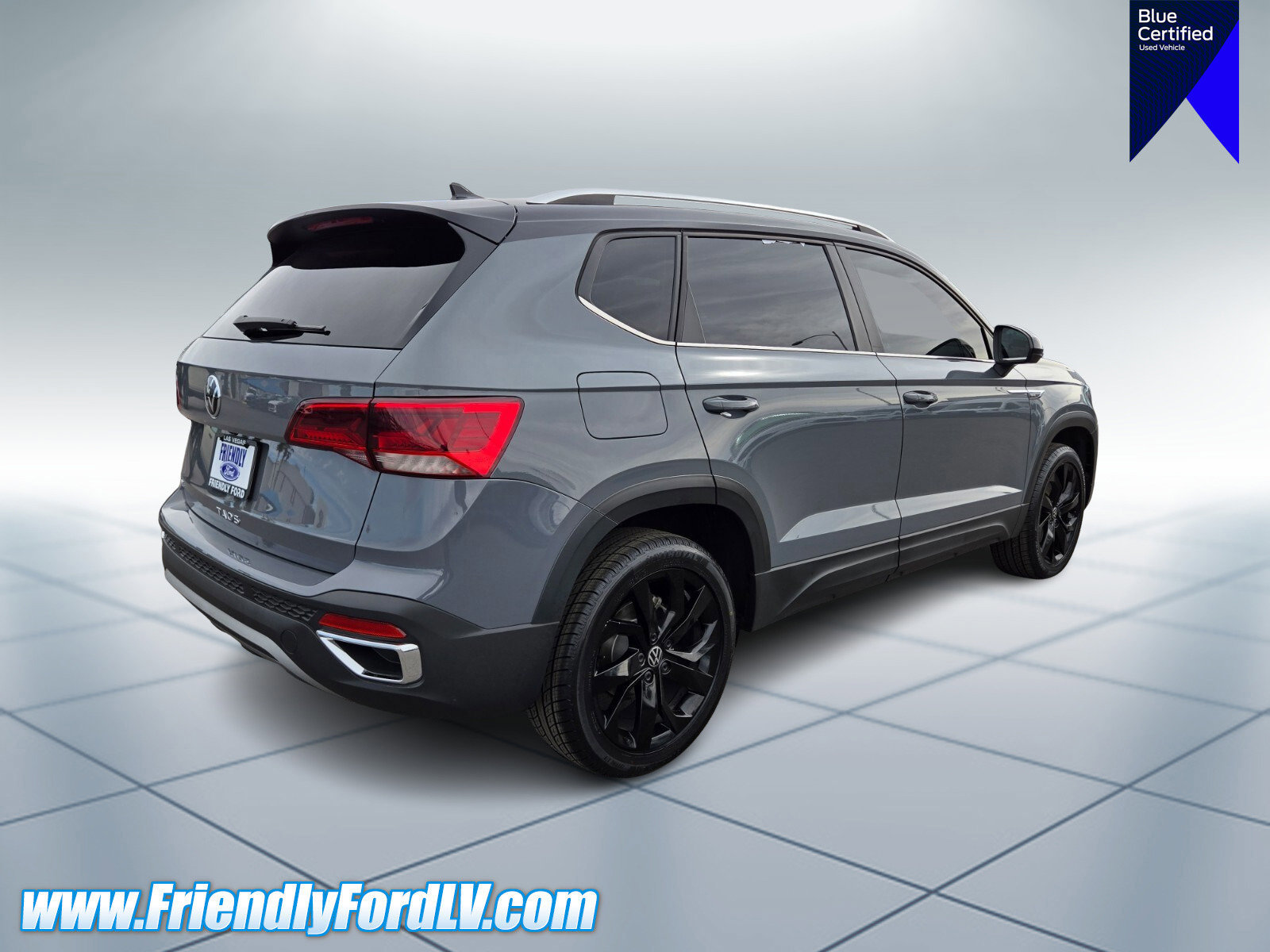 Used 2023 Volkswagen Taos SE w/ Panoramic Sunroof Package FWD image 4