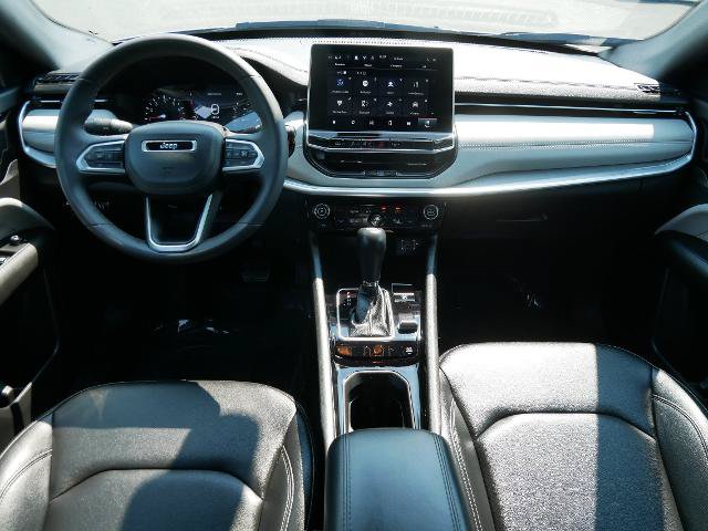 Used 2025 Jeep Compass Limited AWD/4WD image 15