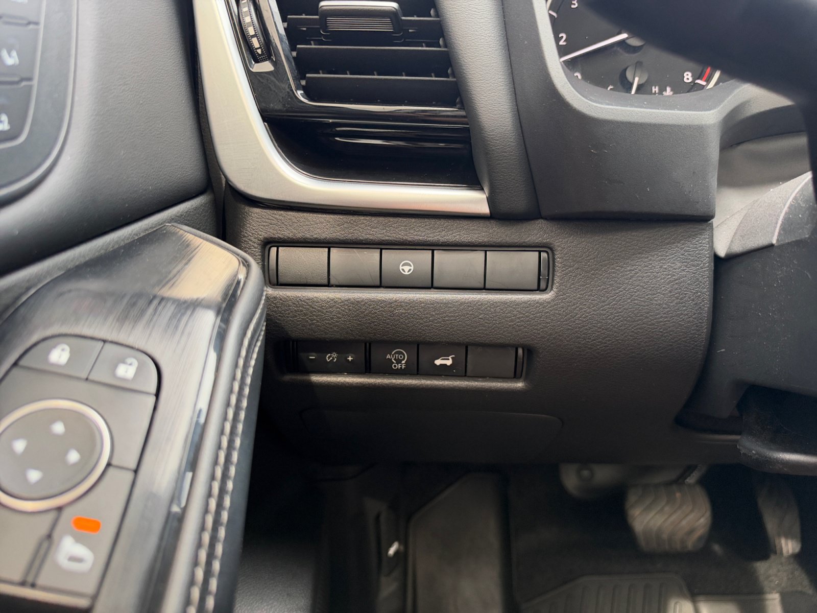 Used 2023 Nissan Rogue SL w/ SL Premium Package FWD image 20
