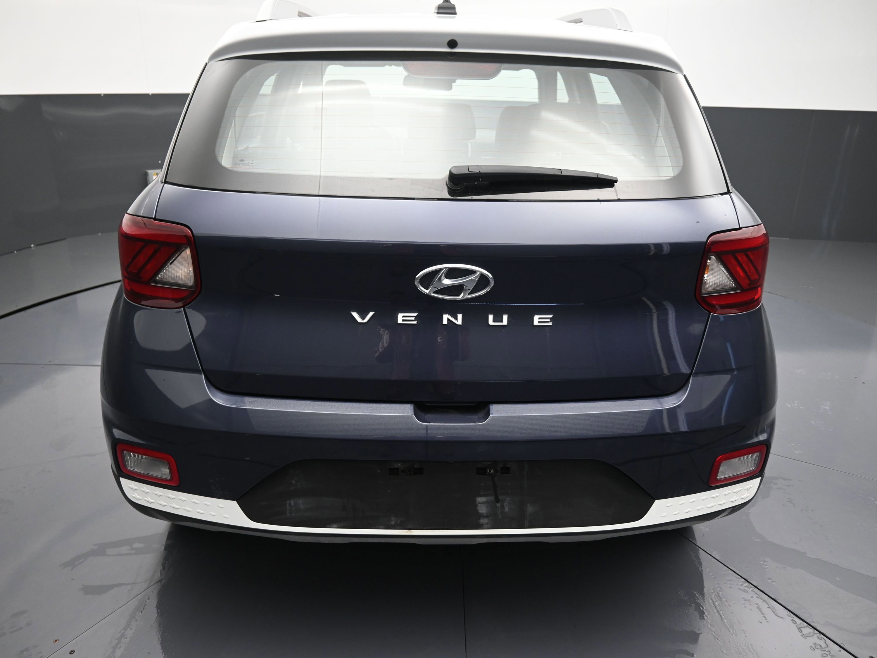 Used 2023 Hyundai Venue Limited w/ Cargo Package image 14