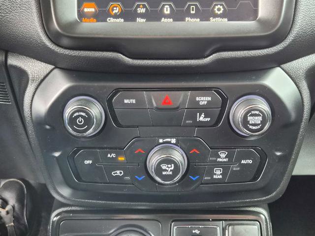 Used 2023 Jeep Renegade Latitude image 18