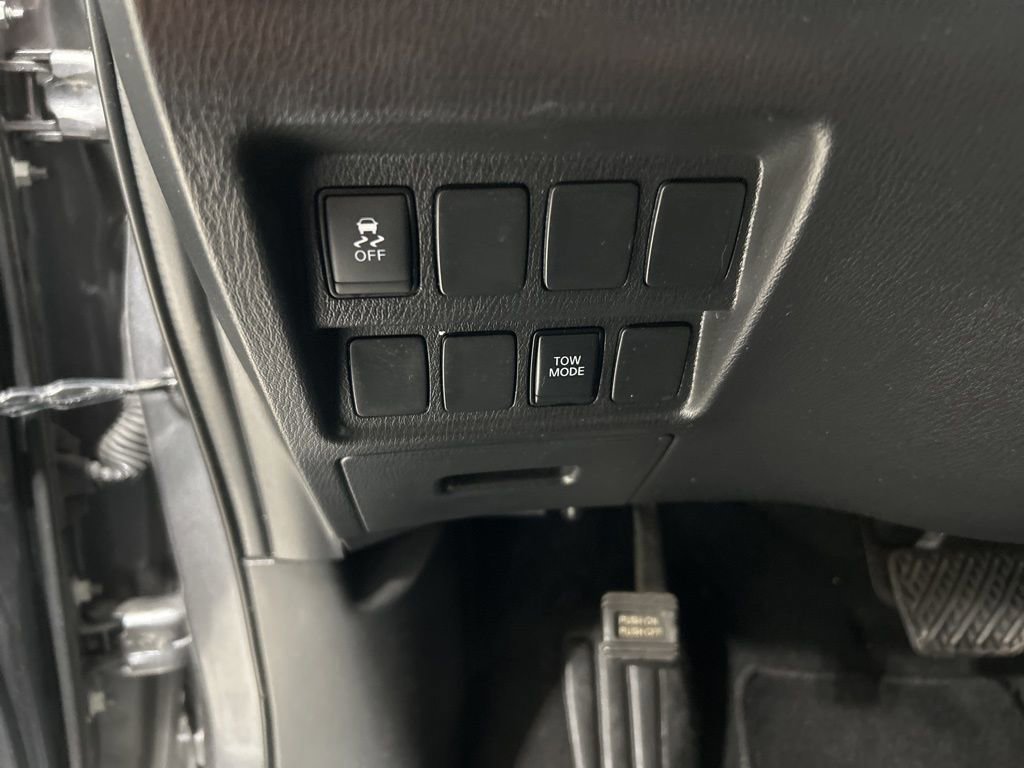 Used 2020 Nissan Pathfinder S image 12