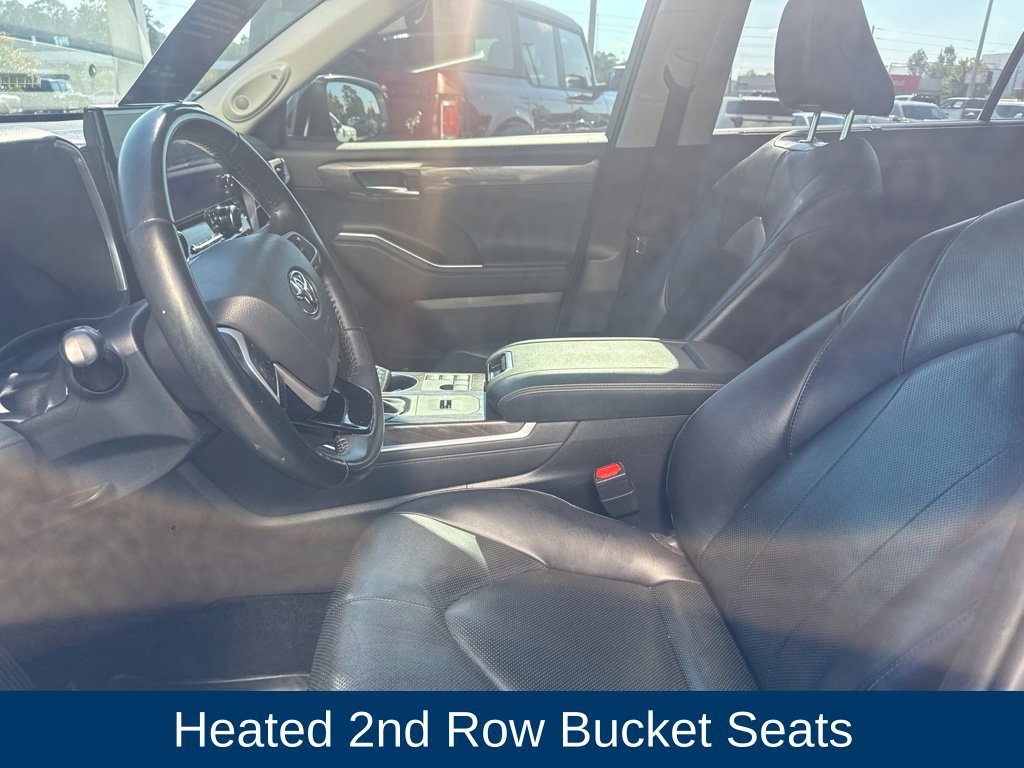 Used 2023 Toyota Highlander Limited FWD image 12