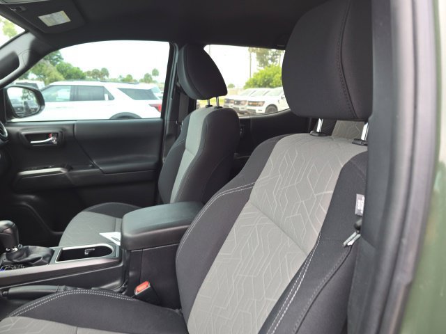 Used 2022 Toyota Tacoma TRD Off-Road w/ Technology Package RWD image 8