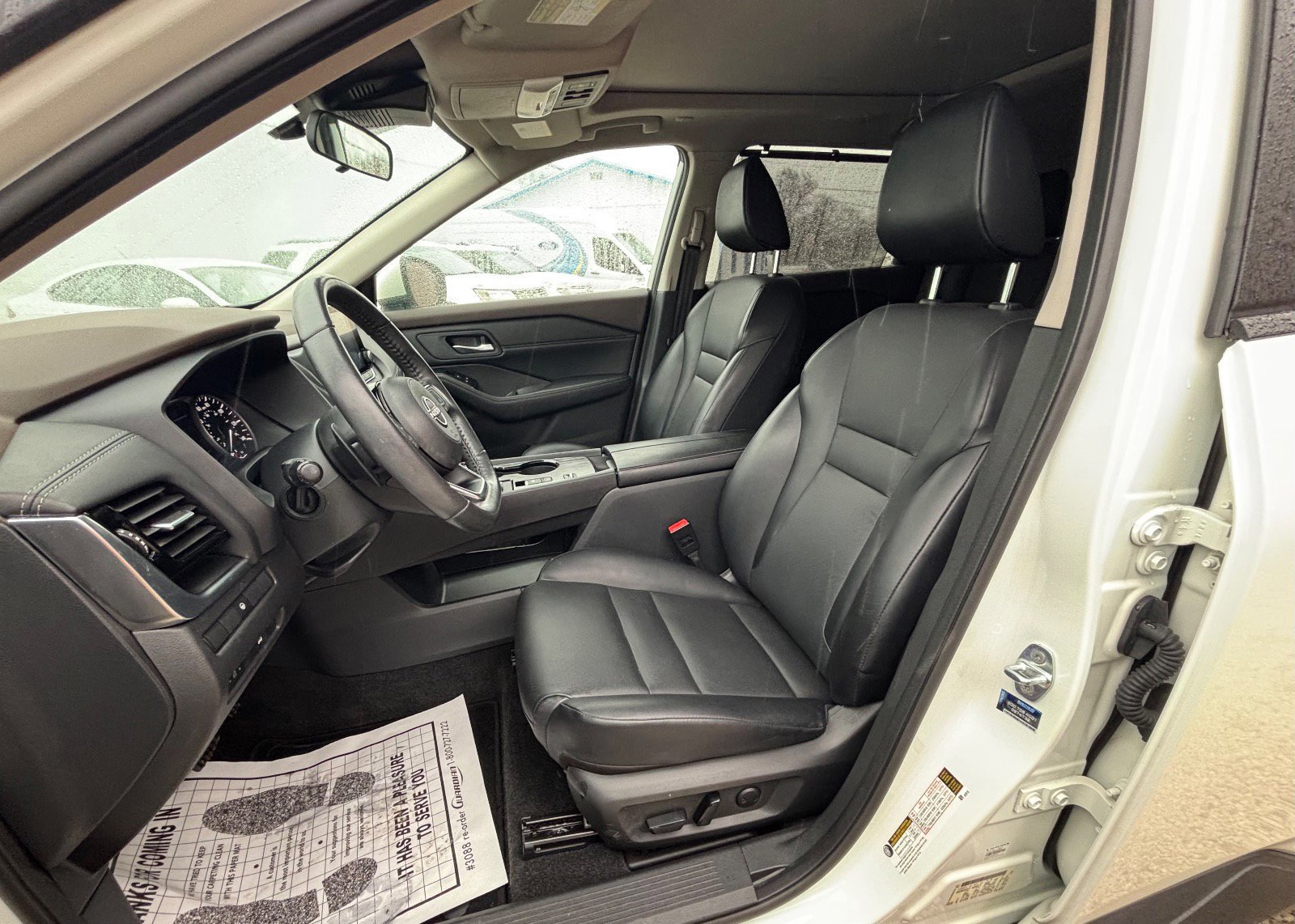 Used 2023 Nissan Rogue SV w/ SV Premium Package image 18